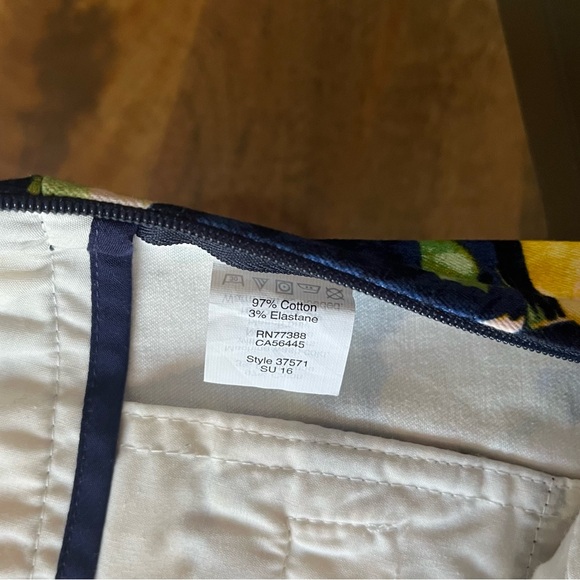 J Crew floral side-zip shorts. Size 2 - Picture 8 of 12